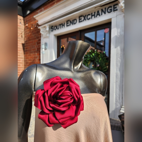 Bold Black Flower Brooch Pin Clip - Picture 15 of 16